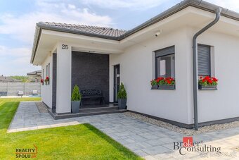 ✨ Štýlový 4-izbový bungalov s bazénom len 10 km od Bratislav - 6