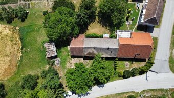 Pozemok 833m² so starým domom, Livina - 6