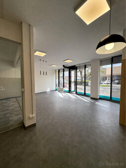 Reprezentatívny obchodný priestor v novostavbe v centre mest - 6