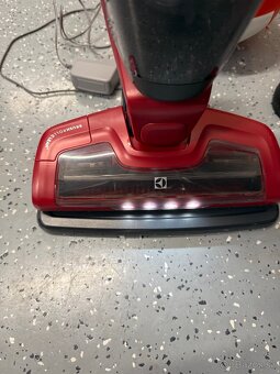 Vysavac Electrolux EER7ANIMAL 2v1 ERGO RAPIDO - 6