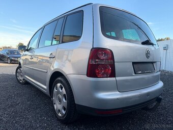 Volkswagen Touran 2.0 TDI Trendline DSG - 6