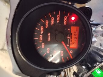 Suzuki intruder vz800 - 6