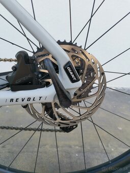 Giant Revolt Advanced 1 - 6