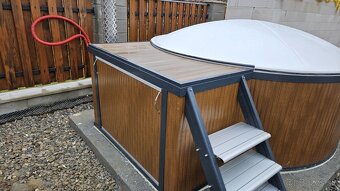 Malý bazén. Vířivka.nebo koupací sud - 6