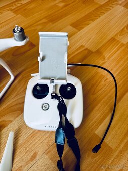 DJI Phantom 4 - 6