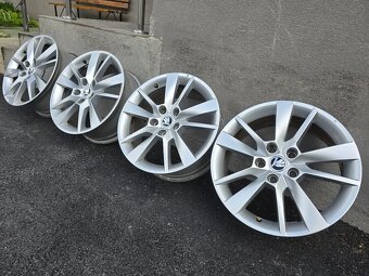 SKODA Trius elektrony 5X112 R17 et49 J7 - 6