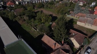 Starší rodinný dom s veľkým pozemkom - 6