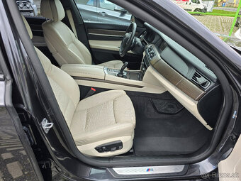 BMW 750i xDrive - 6