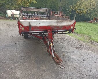 Rozmetadlo maštaľneho hnoja JF AV 2T - 6