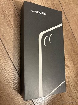 Samsung Z Flip7 512gb + iPhone 16 128gb - 6