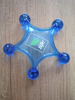 Nástenné hodiny, masážny vankúš a guličky - 6