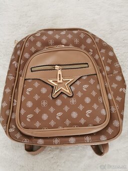 Kabelky a ruksaky. - 6