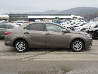 Toyota Corolla sedan - 6
