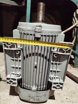 Predám dvojrýchlostný elektromotor 1,5/6,3 kw - 6