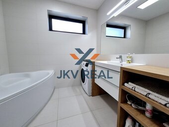 NA PREDAJ NOVOSTAVBA RODINNÝ DOM S VEĽKOU ZÁHRADOU TOPOĽNÍKY - 6