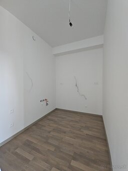 NOVOSTAVBA NA PREDAJ 1,5 IZBOVÝ BYT S PARKOVANÍM BRATISLAVA - 6