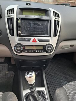 Kia Cee'd 1.6 CRDi 16V 85KW r.v.: 2008 - 6
