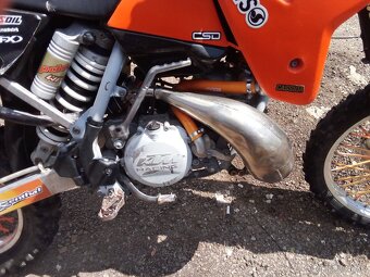 Predám KTM EXC 250 je to 2-tak rok 2001 pojazna - 6