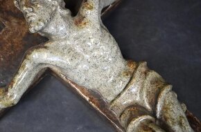 Predám starý kríž glazúrovaná kamenina 61cm Sl. Joris Beesel - 6