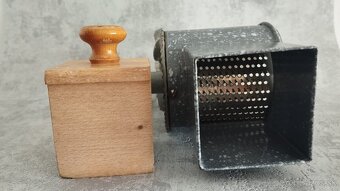 Velmi starý krásný velký mlýnek na strouhanku IDA. - 6