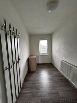 Na predaj zrekonštruovaný rodinný dom v obci Kozárovce - 6