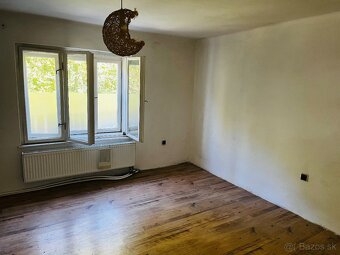 ZNÍŽENÁ CENA, ÚTULNÝ 1 podlažný rodinný dom, 646 m2, VT - 6