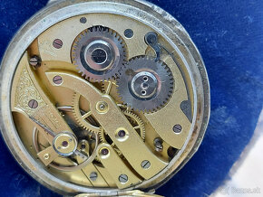 Predám funkčné strieborné hodinky Remontoir gravirované - 6