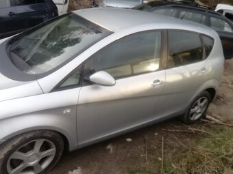 Rozpredám seat altea 2,0 tdi 103 kW strieborna - 6