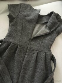 Sivé šaty s krátkym rukávom - 6
