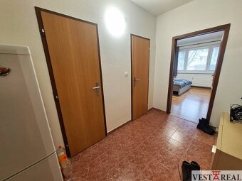 Na prenájom veľký jednoizbový byt Vráble - 6