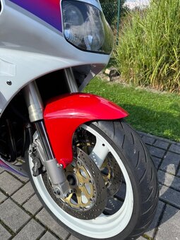 Suzuki GSX-R 400 - 6