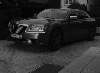 Lancia thema / chrysler 300 - 6