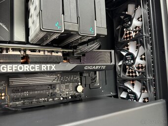 Ryzen 7 7800X3D\32GB\RTX 4070\SSD\1000W Zdroj - 6