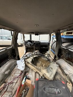 Predám karosériu Nissan Patrol y61 - 6