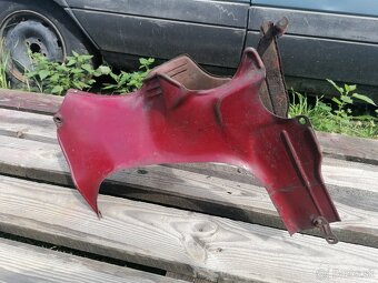 Podsedlové plechy so žiabrami na Jawa, CZ 175/ 356, 125/ 355 - 6