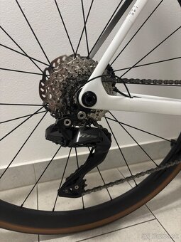 TREK MADONE SL 6 model 2025 velikost L - 6