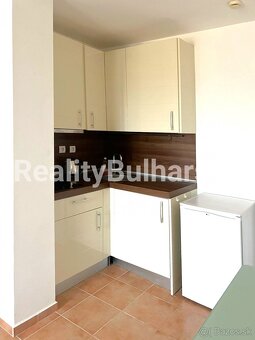Plně zařízené studio (1+kk, 46 m²) s balkonem s krásným výhl - 6