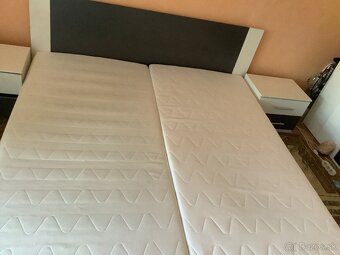 Predám manželskú posteľ + 2 nočné stolíky - 6