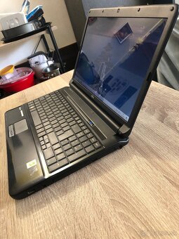 15,6" notebook Fujitsu Lifebook AH530 / 4GB/128GB TOP stav - 6