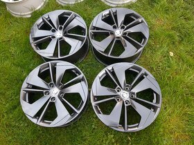 Comet Škoda zimní Octavia 4 VRS Superb Karoq R18 VW Audi - 6