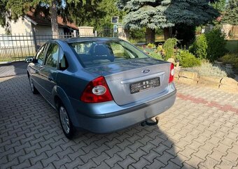 Ford Focus 1,6i Ghia Tažné Klima benzín manuál 74 kw - 6