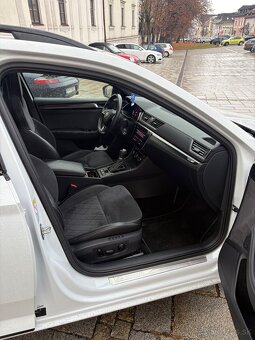 Škoda Superb Sportline full - 6