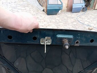 Škoda favorit kapota - 6