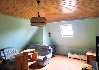 RODINNÝ DOM S VEĽKOU ZÁHRADOU, GARÁŽOU A HOSPODÁRSKOU BUDOVO - 6