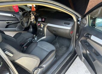 Opel astra H GTC - 6