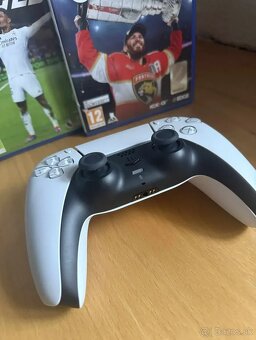 PlayStation 5 Slim + 2 ovládače + 5 hry - 6