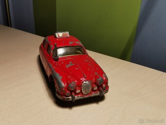 Corgi toys Jaguar 2.4L Fire - 6