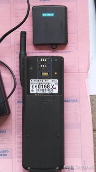 Predám zachovalý funkčný retro mobil SIEMENS E10 , batéria d - 6