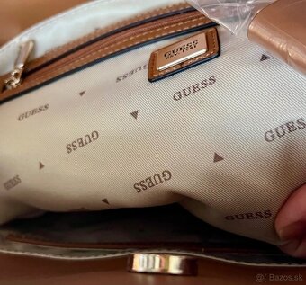Nová kabelka Guess s visačkami a dustbagom - 6