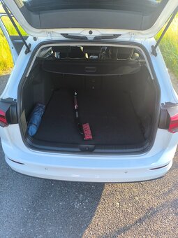 Volkswagen Golf 8 Variant 1.5 TGI - 6